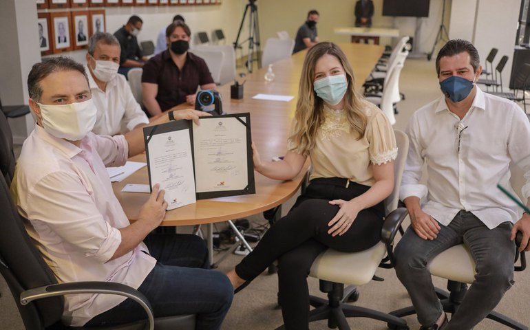 Na ordem de serviço para construção de escadaria na Barra de Santo Antônio, trabalho da prefeita Emanuella e deputada Cibele Moura é destaque