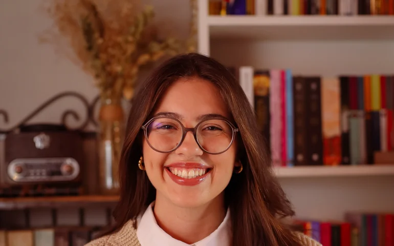 Há um lugar onde vivem os livros inacabados