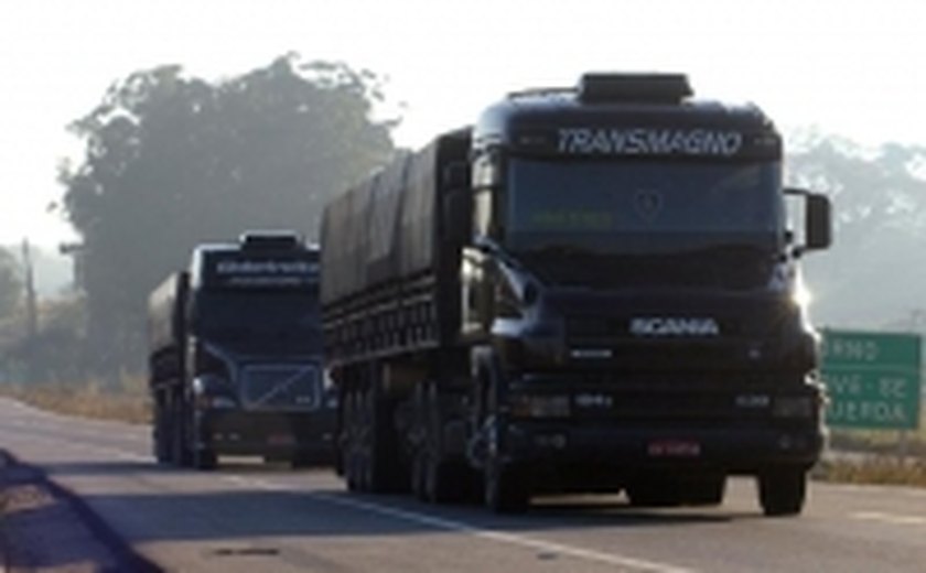 Motoristas de caminhão e ônibus serão obrigados a fazer exame para detectar uso de drogas