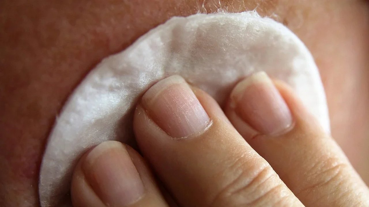 Os 6 erros mais comuns no skincare que podem comprometer sua rotina