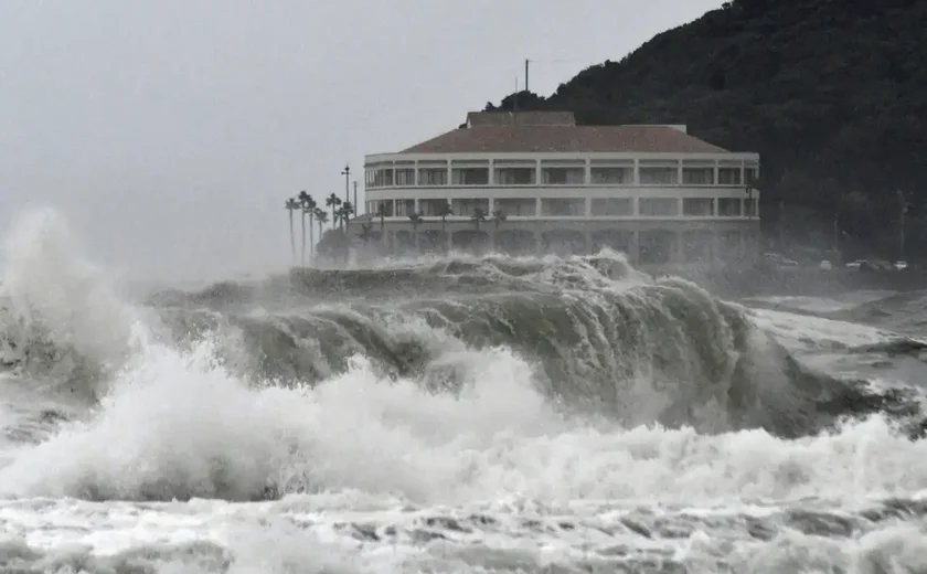 EUA: Helene, rebaixado a tempestade tropical, deixa 30 mortos e milhões sem energia