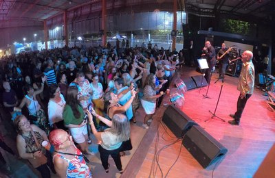 Happy Hour do Sesc reestreia com casa cheia e pista animada