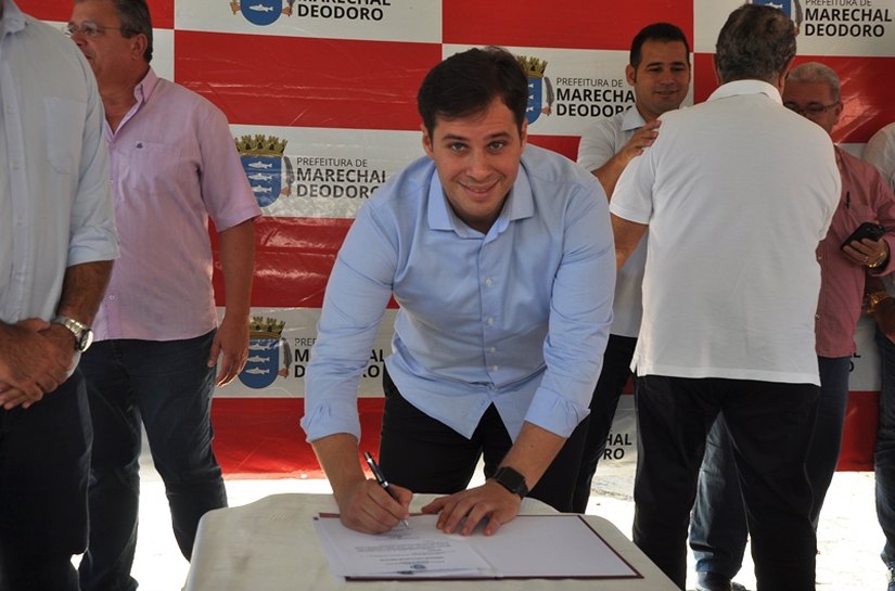 Prefeito Cacau autoriza início das obras de drenagem e pavimentação do acesso ao loteamento Cajazeiras