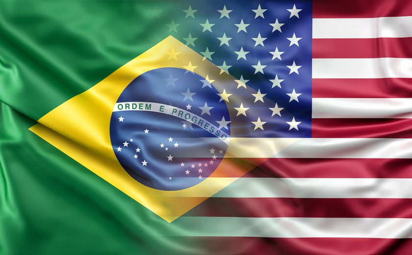 Brasil e EUA fazem exercício de guerra com blindados e munições reais