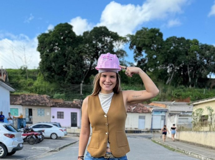 Prefeita Ceci acompanha início da Operação Tapa-Buraco em Atalaia