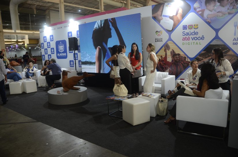 Estande do Governo de Alagoas expõe o Programa Saúde Até Você durante a 16ª Caravana Federativa..