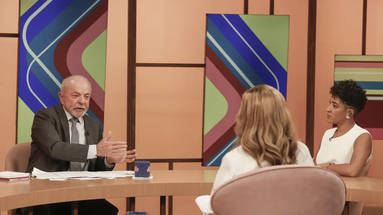Eleições: Lula promete vetar PL sobre envio em massa de mensagens