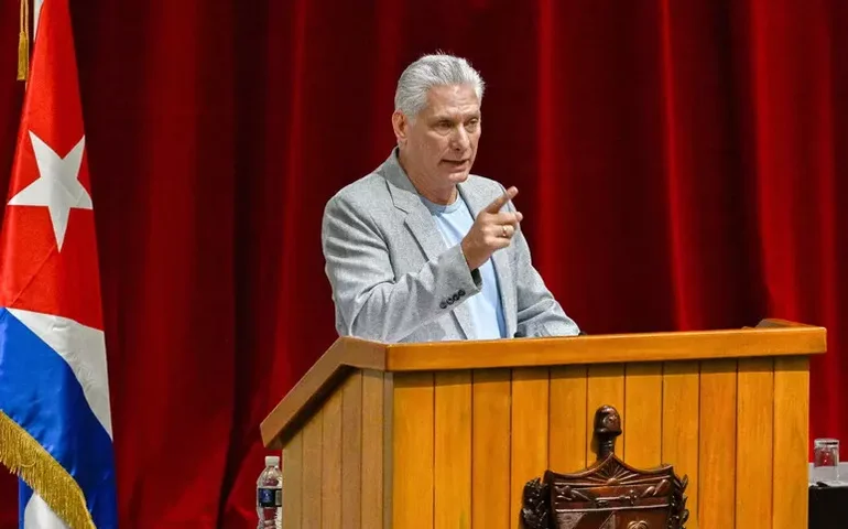 Líder cubano diz estar aberto ao diálogo, mas garante que não renunciará
