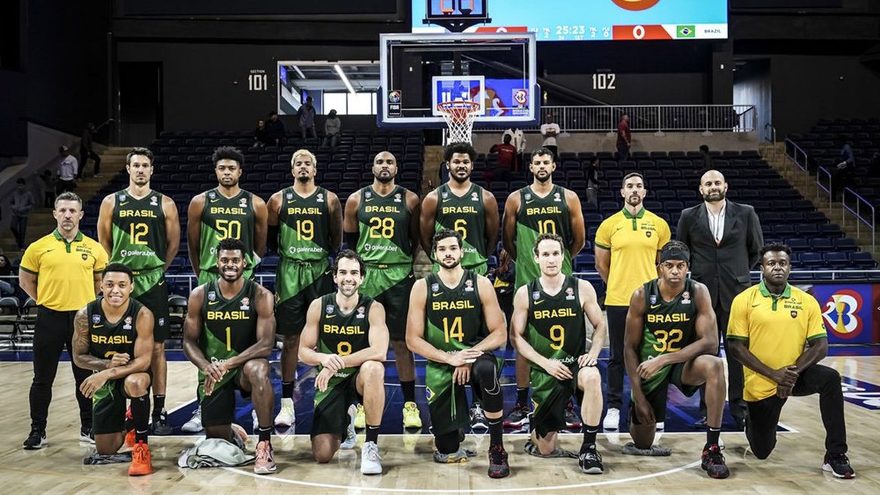 Com sufoco no fim, Brasil vence a Costa do Marfim e avança no Mundial