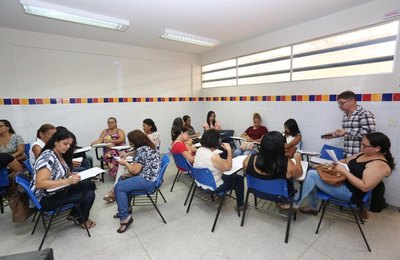 Secretaria de Educação realiza formação continuada com professores da rede municipal