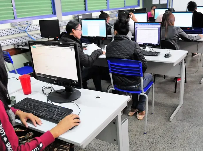 Empresas vão poder abater dívidas se conectarem faculdades à internet