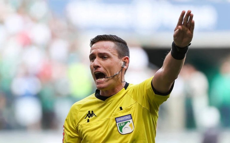 Áudio do VAR mostra que Palmeiras x Flamengo recomeçou antes do fim da checagem