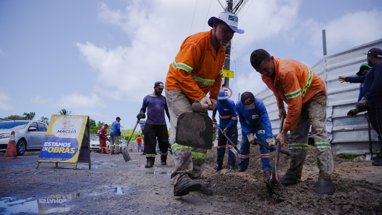 Operação Tapa-Buraco realiza mais de 1.300 intervenções em Maceió no mês de julho
