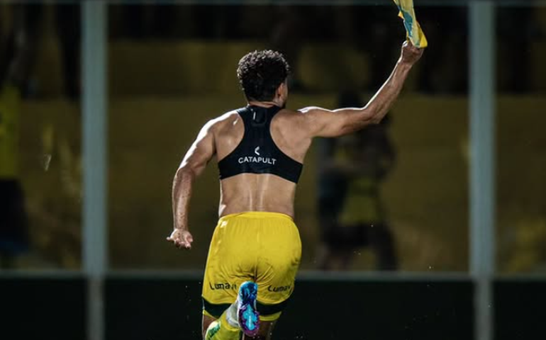 Mirassol goleia Grêmio em jogo histórico, vence a primeira na Série A e ouve 'olé' da torcida