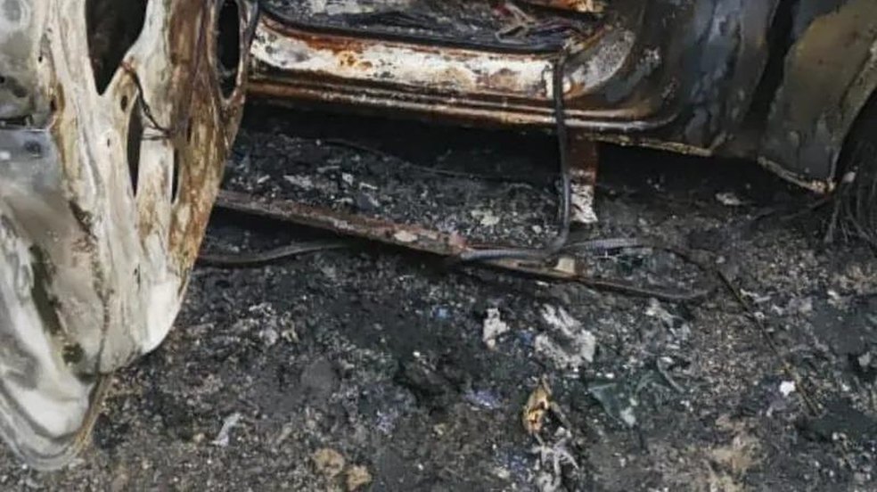 Corpo carbonizado encontrado em caminhonete segue sem identificação oficial, diz Polícia Civil