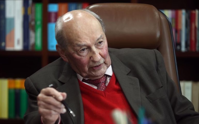 Ives Gandra diz que questionário encontrado com Mauro Cid é de 2017 e não 'inspira' golpe