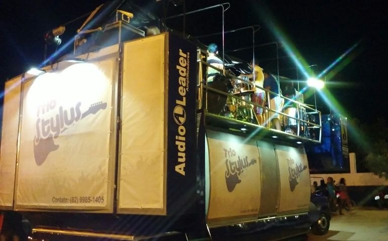 Homem morre eletrocutado em trio elétrico no Pilar