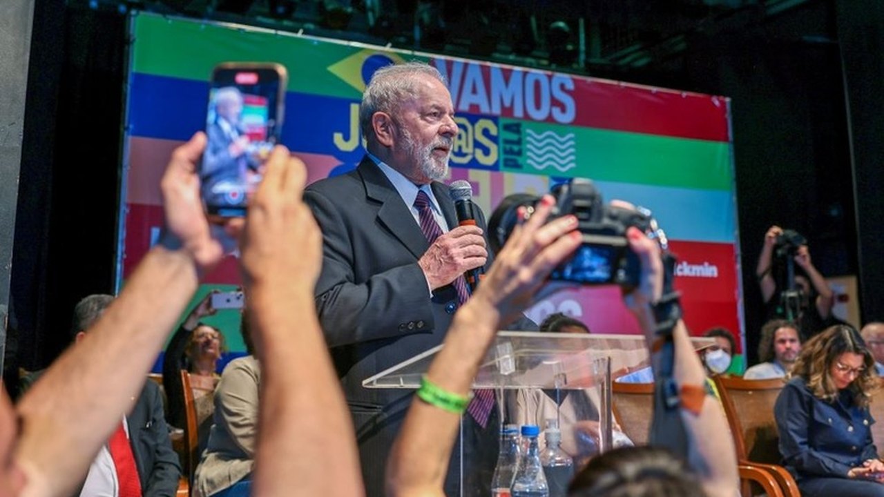 Petistas vaiam candidato do PSB em ato com Lula e gritam nome de Marília em PE