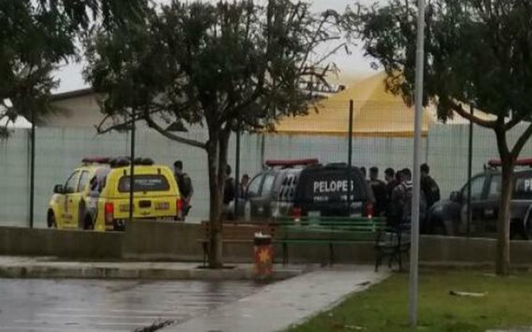 Prefeito chama a polícia para conter manifestação de professores