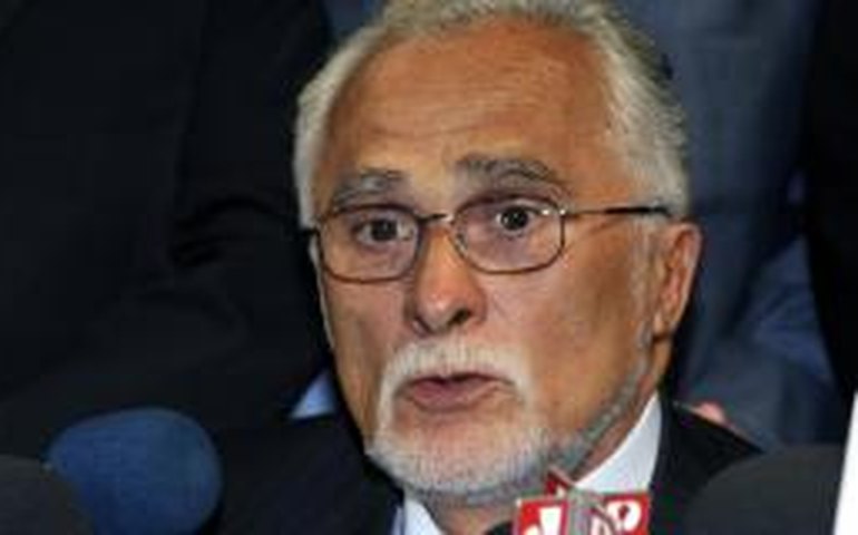 Presidente do STF determina que Genoino volte para a Papuda