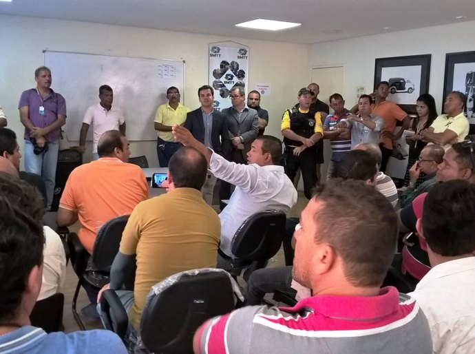 Superintendente da SMTT se reúne com taxistas