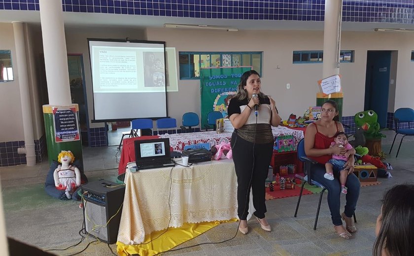 Secretaria de Saúde capacita professores que receberão crianças com microcefalia, em Palmeira