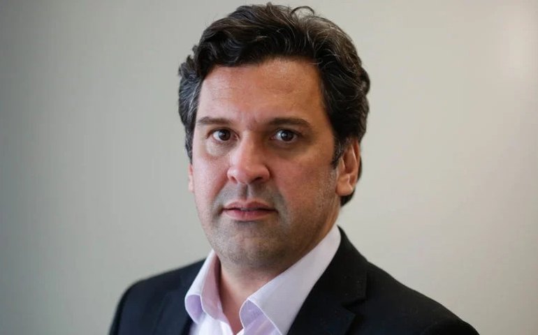 MDB articula aliança com oposição e pode acolher JHC em nova estratégia para 2026, diz Isnaldo Bulhões