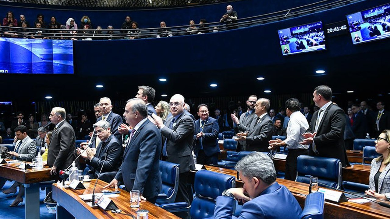 Senado aprova MP com benefícios para companhias aéreas e setor de eventos