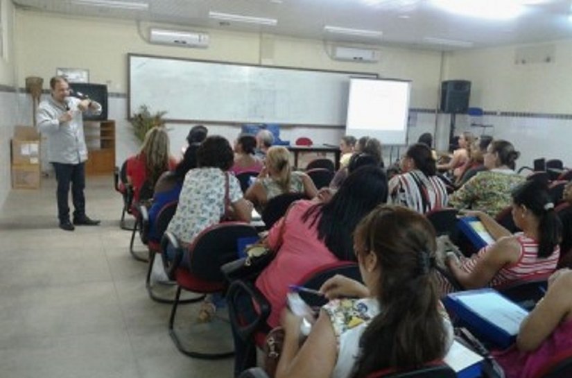 Conselheiros escolares participam de formação na Semed