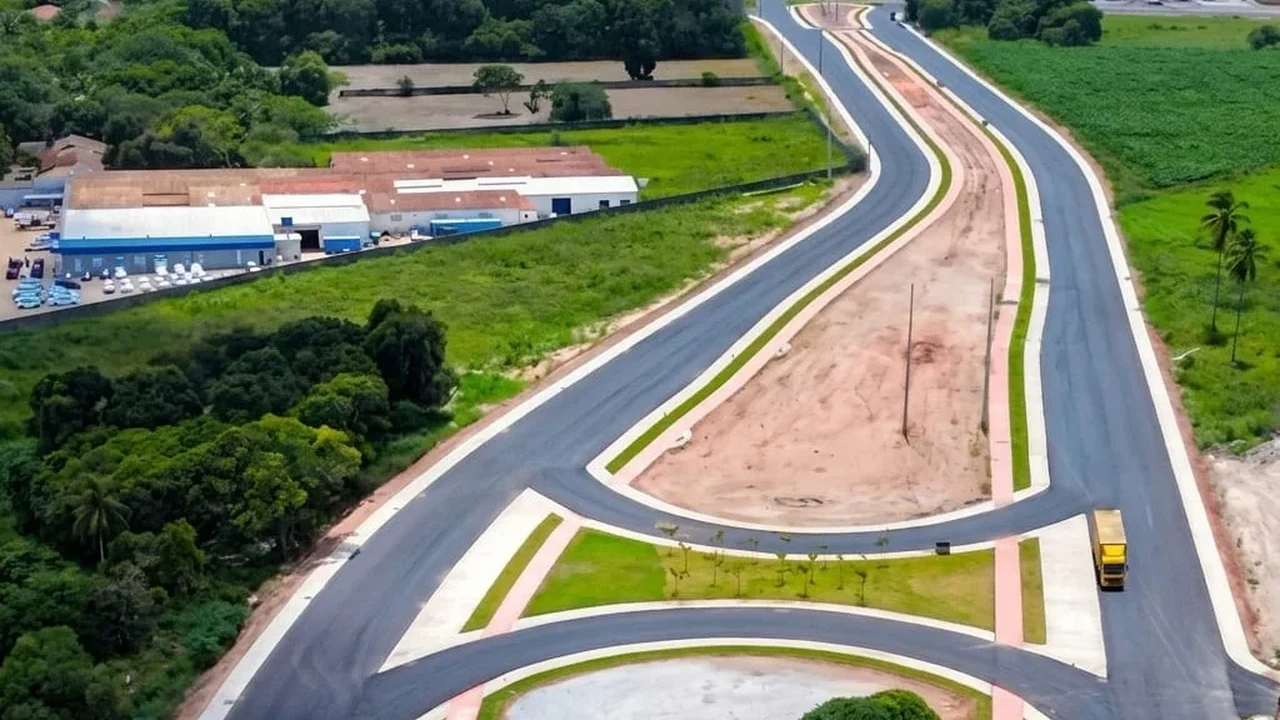 Com avanço das obras, novo binário de Arapiraca já recebe sinalização e mobiliários urbanos