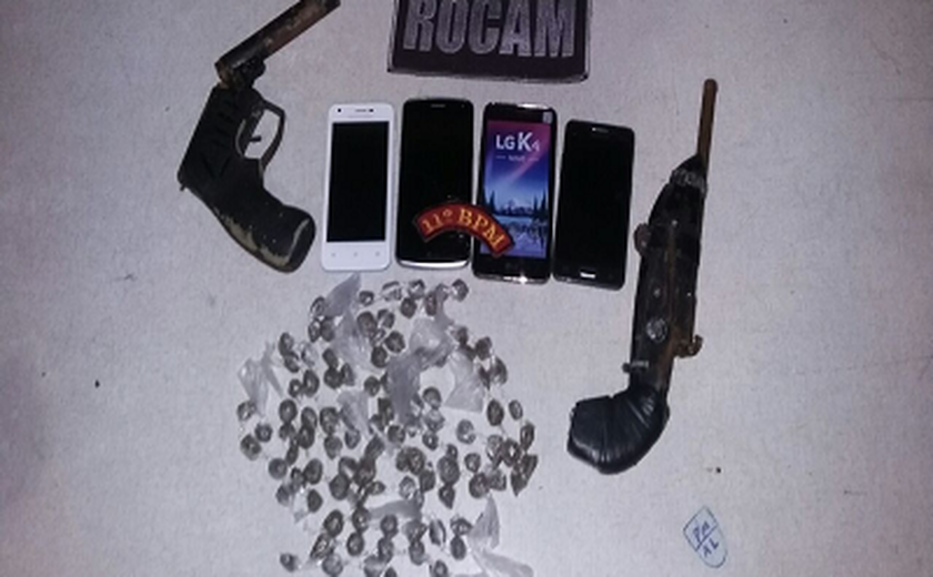 Rocam do 11º BPM apreende armas de fogo e drogas em Penedo