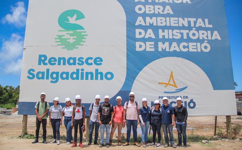 Acadêmicos visitam canteiro de obras e conhecem projeto Renasce Salgadinho