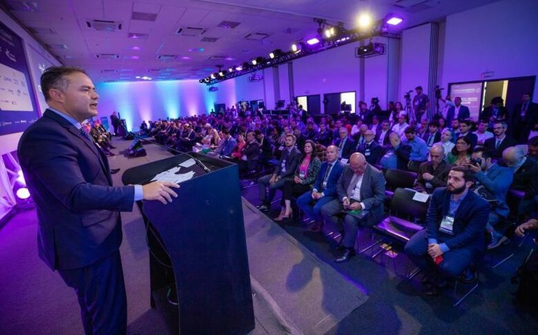 “O Brasil tem pressa para modernizar sua logística, voltar a crescer e a gerar empregos”, diz Renan Filho