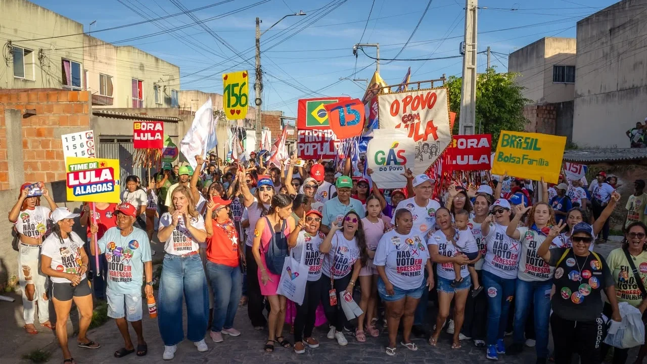 Mulheres vão às ruas do Benedito Bentes em apoio a Renan Calheiros e Dr. Wanderley