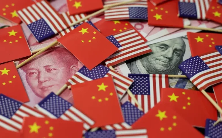 China pede que EUA corrijam erros e resolvam questões por meio de diálogo