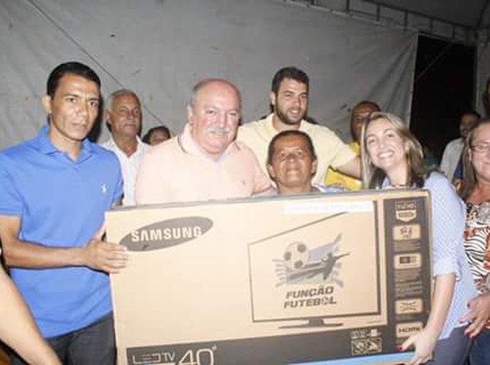 Prefeito Carlos Alberto Canuto prestigia festa das mães em Pilar