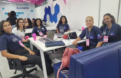 Estudantes da rede estadual participam de maratona de inovação para mulheres