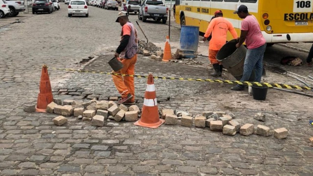 Secretaria de Serviços Públicos recupera ruas de Penedo