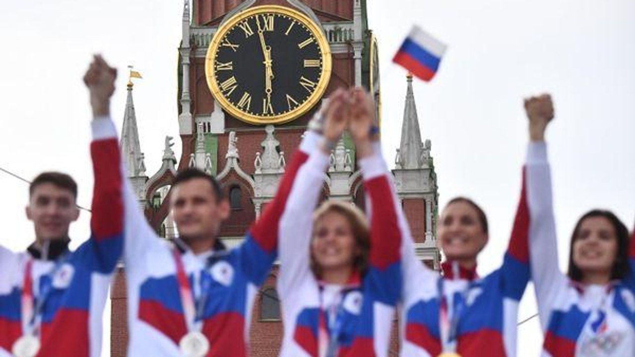 Recusa em readmitir atletas russos é uma decisão russofóbica, diz especialista
