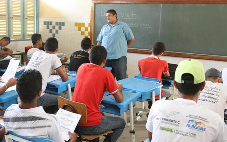 Divulgado processo para contratação de professores temporários