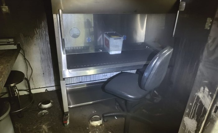 Sala no serviço de oncologia destruída pelo incêndio que ocorreu quarta-feira Sala no serviço de oncologia destruída pelo incêndio que ocorreu quarta-feira