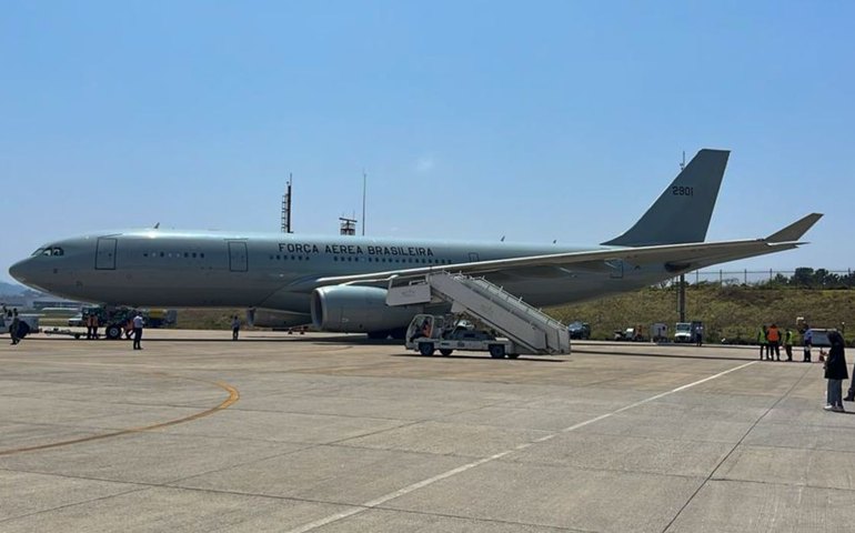 Mais 120 brasileiros deportados dos EUA chegam ao país