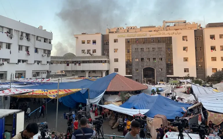 Exército israelense anuncia operação no hospital Al Shifa de Gaza, testemunhas relatam bombardeio