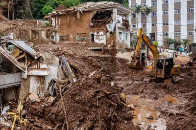 Sobe para 72 o número de mortos nas chuvas em Minas Gerais