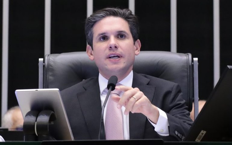 Programa Agora Tem Especialistas vai diminuir filas para exames e consultas, diz Motta