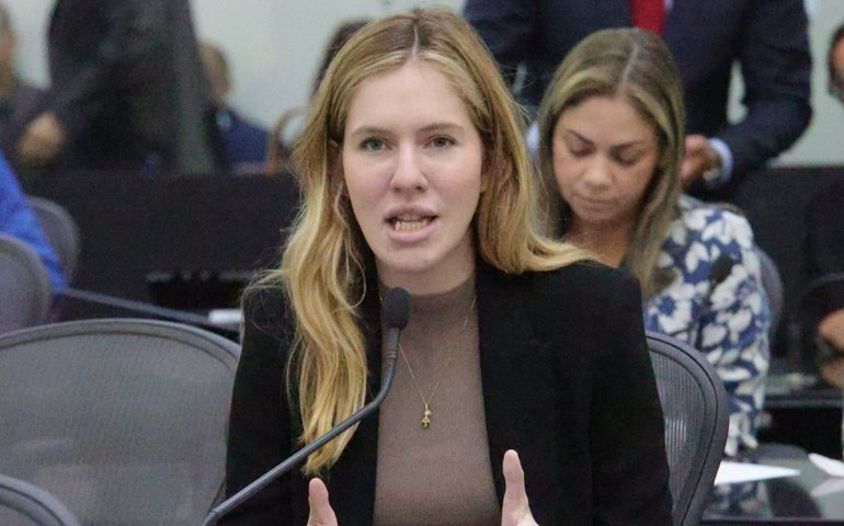 Cibele Moura defende projeto que garante férias simultâneas para pais de filhos atípicos