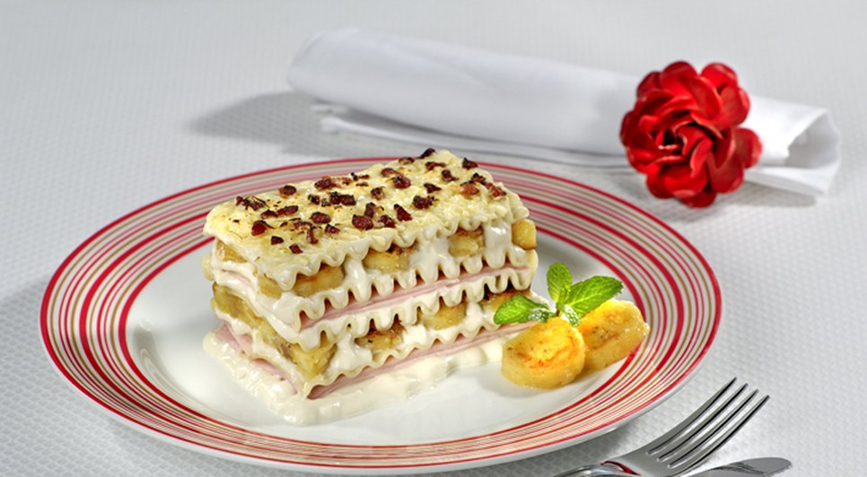 Lasanha de queijo a bolonhesa 