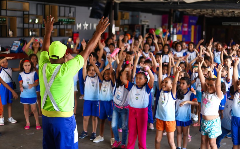 Estudantes de escolas municipais conhecem restaurante em Maceió