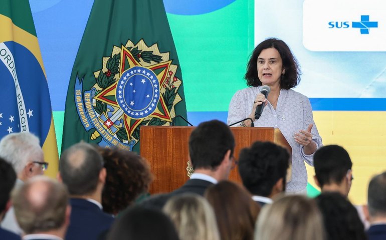 Nísia: Brasil vai ampliar oferta de doses contra a dengue em 2025