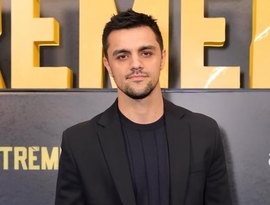 Felipe Simas é locutor de rodeio em 'Asa Branca' e revela dificuldade em viver o personagem